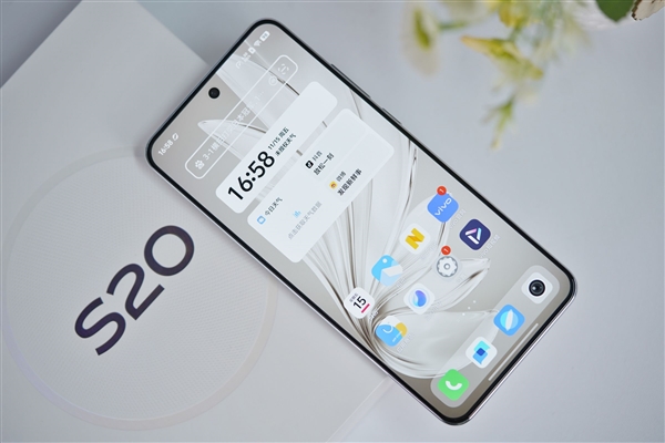 185g机身塞下6500mAh大电池！vivo S20图赏